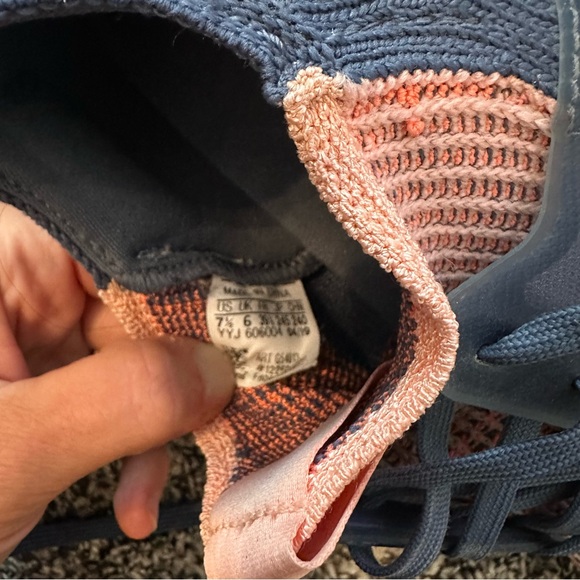 Adidas Women’s UltraBoost 19 running shoes - Picture 3 of 6